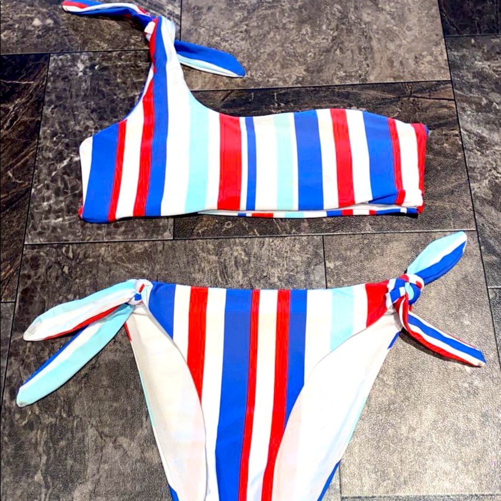 Red white and blue high waisted bikini 👙👙